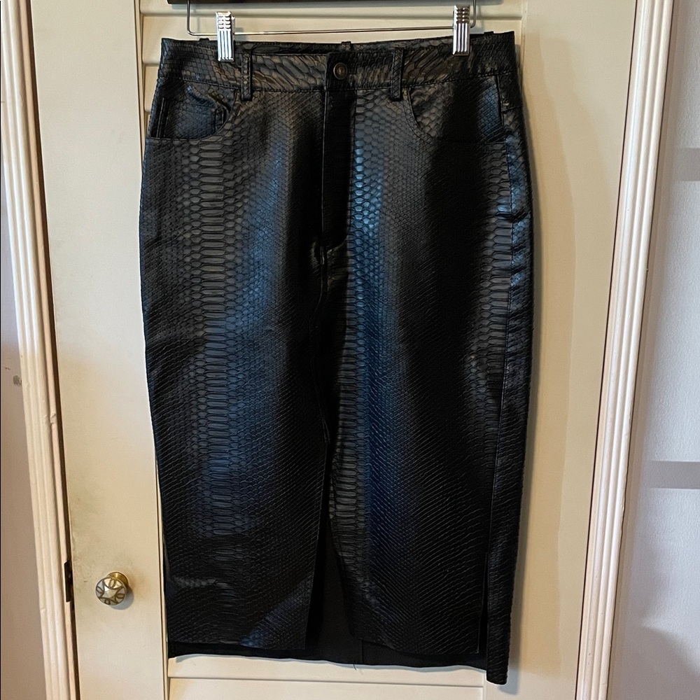 Zara Basic Black Snakeskin  Skirt